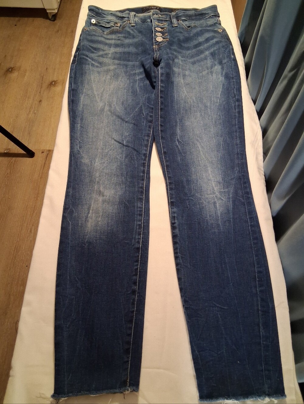 BOGO On DENIM-LUCKY BRAND Women’s Button Fly Blue Jeans Raw Hem